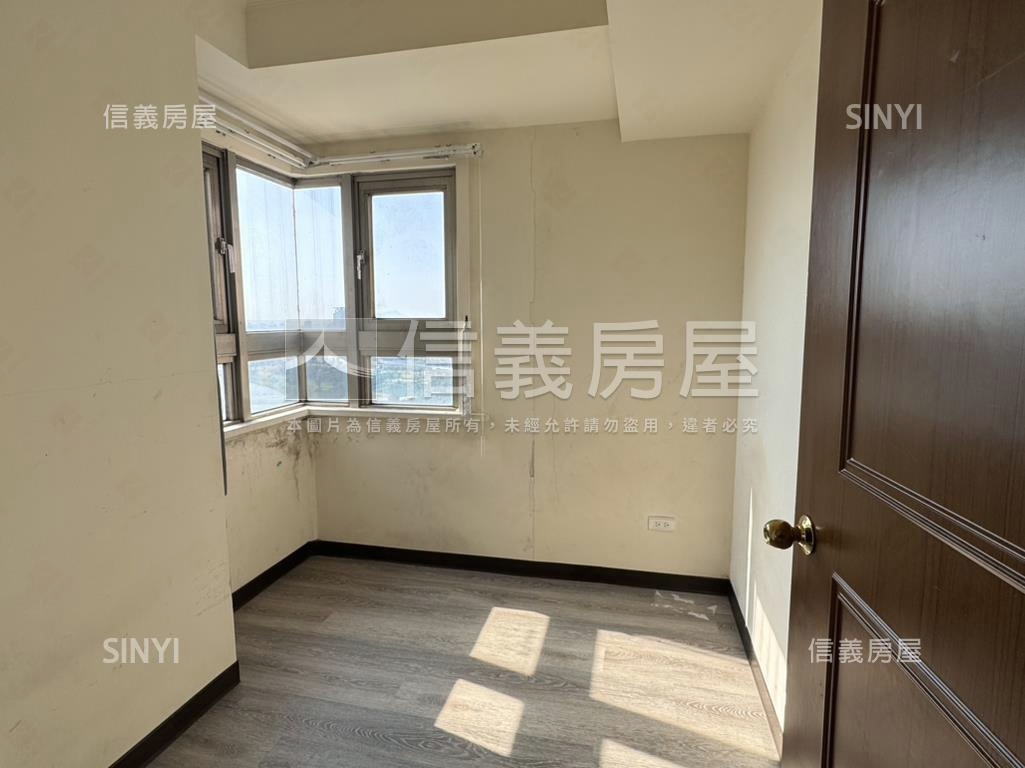 天闊高樓景觀車位房屋室內格局與周邊環境