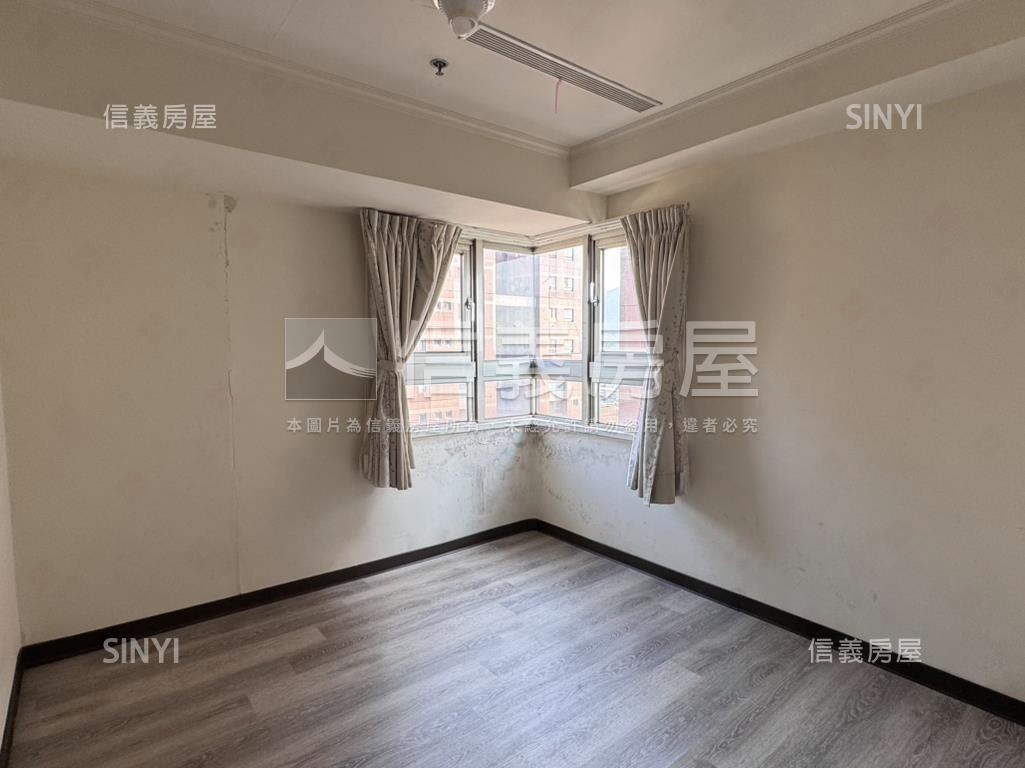 天闊高樓景觀車位房屋室內格局與周邊環境