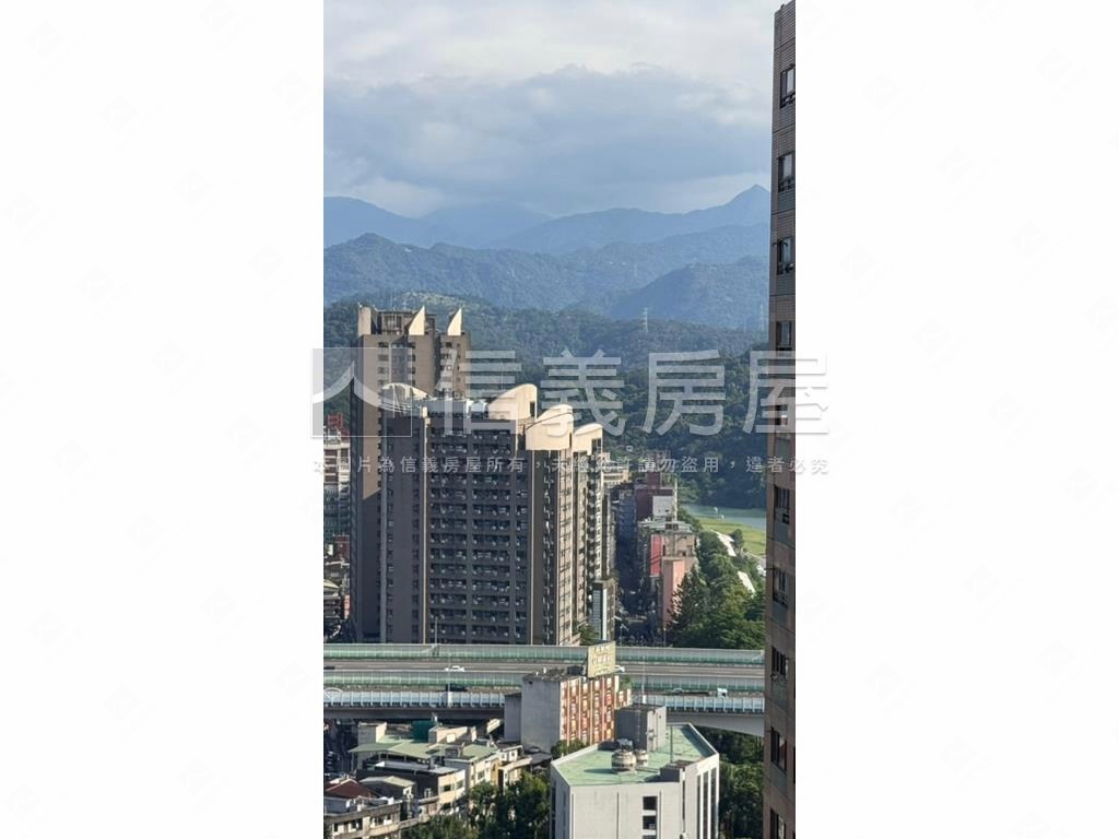 天闊高樓景觀車位房屋室內格局與周邊環境