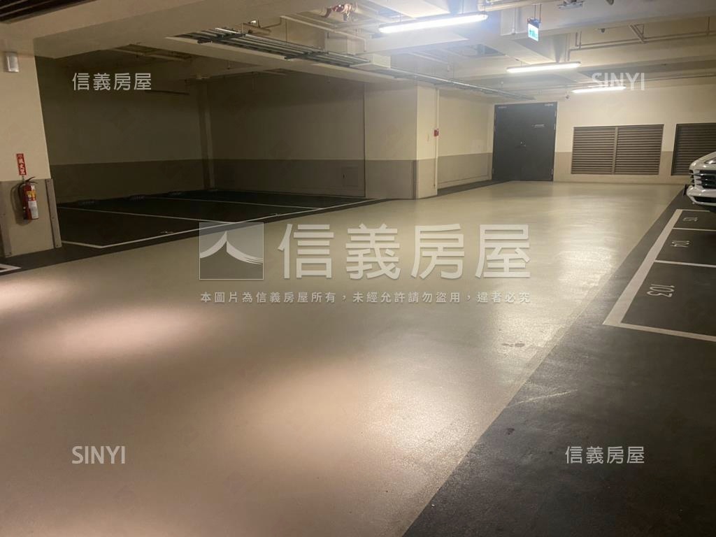 文心ＡＩＴ精美豪邸房屋室內格局與周邊環境