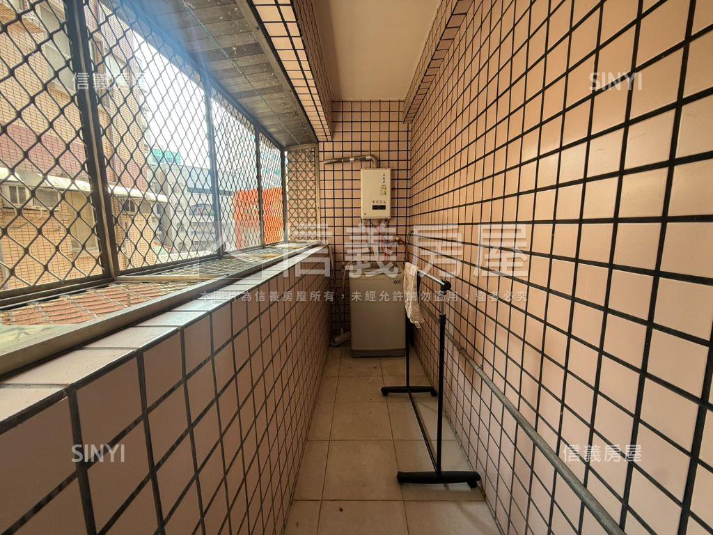 亞灣流行音樂宅房屋室內格局與周邊環境