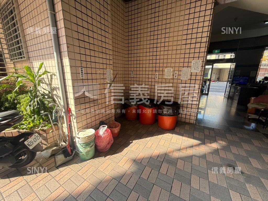 亞灣流行音樂宅房屋室內格局與周邊環境