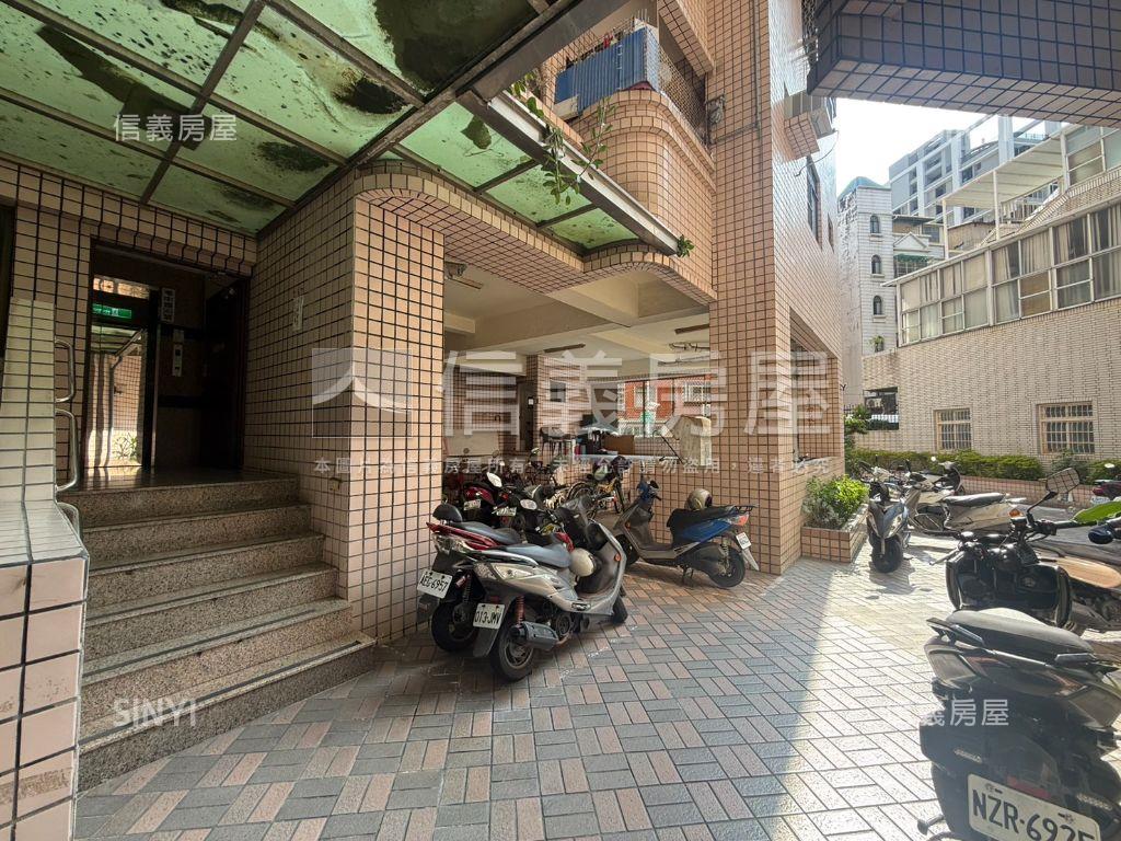 亞灣流行音樂宅房屋室內格局與周邊環境