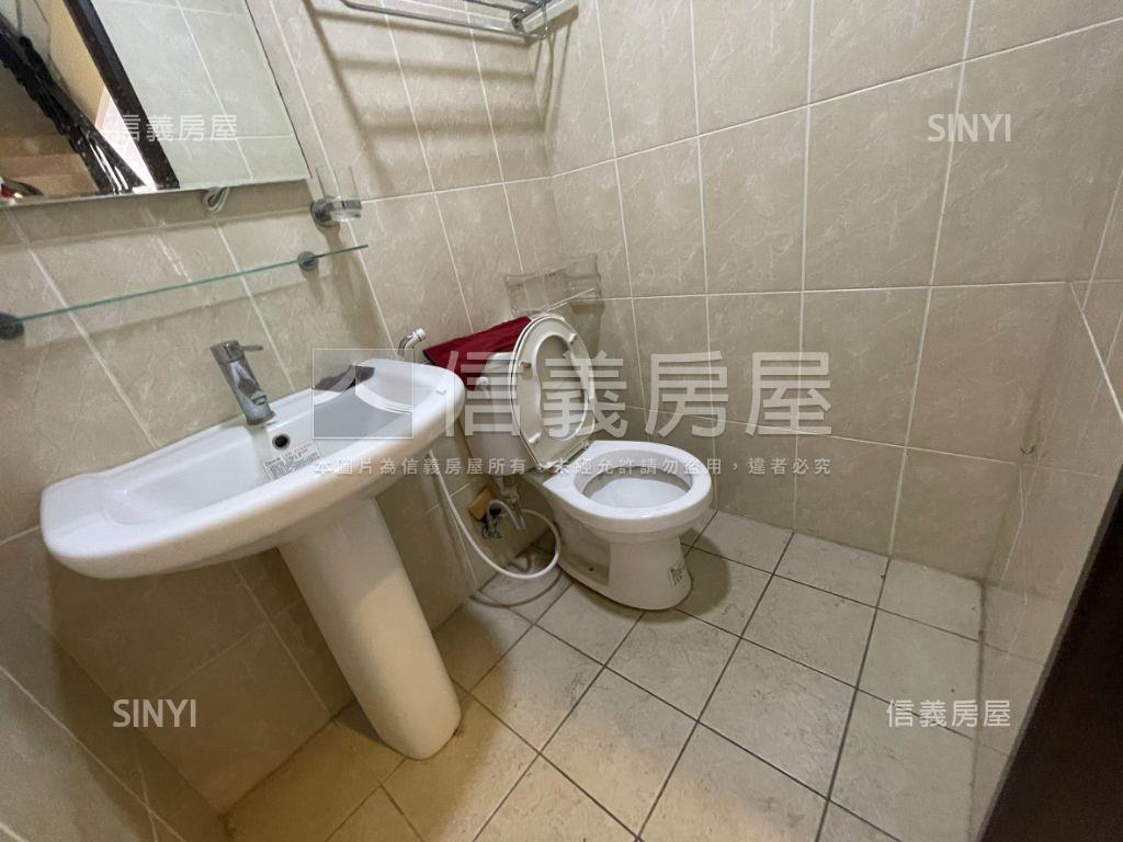 總太居易黃金店面房屋室內格局與周邊環境