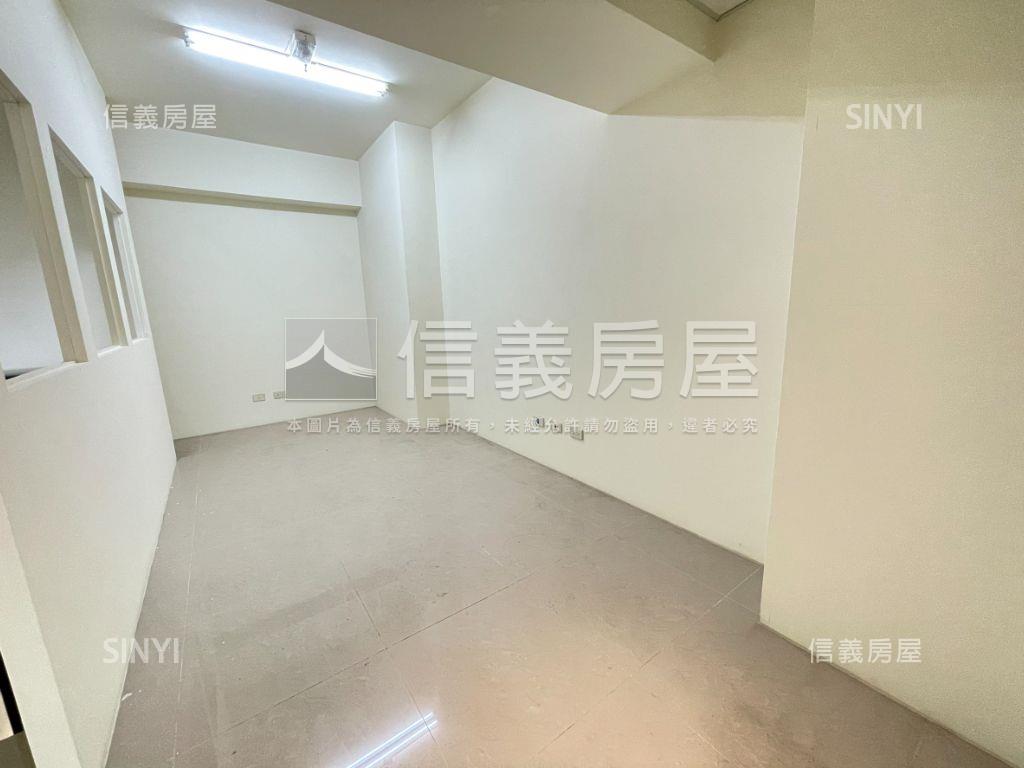 總太居易黃金店面房屋室內格局與周邊環境