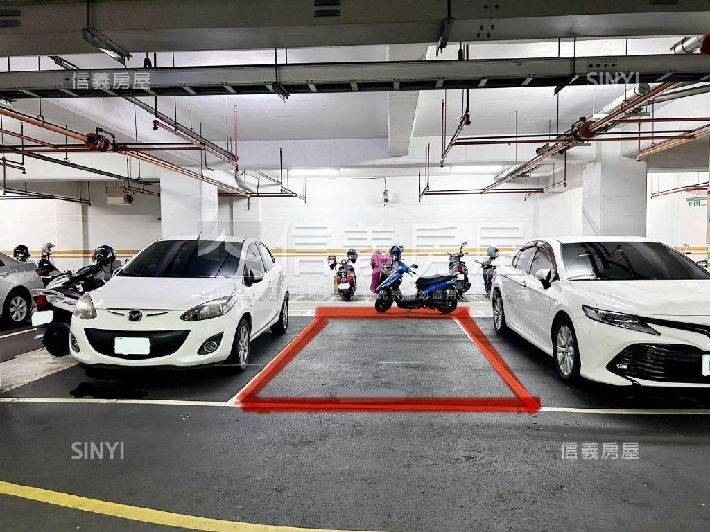 凹子底捷運百貨三房平車房屋室內格局與周邊環境