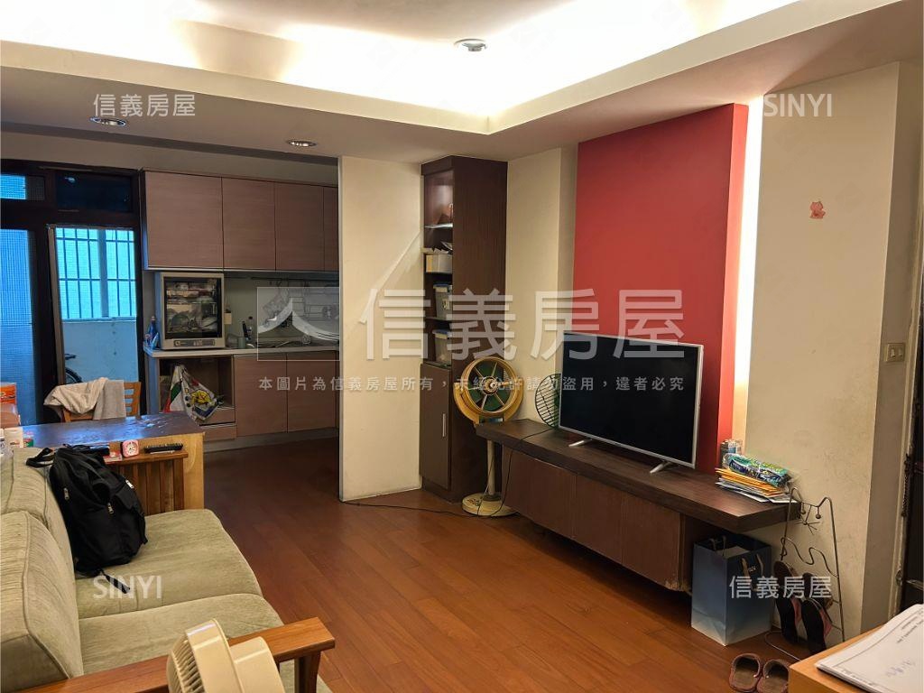 近未來藍線捷運二樓公寓房屋室內格局與周邊環境