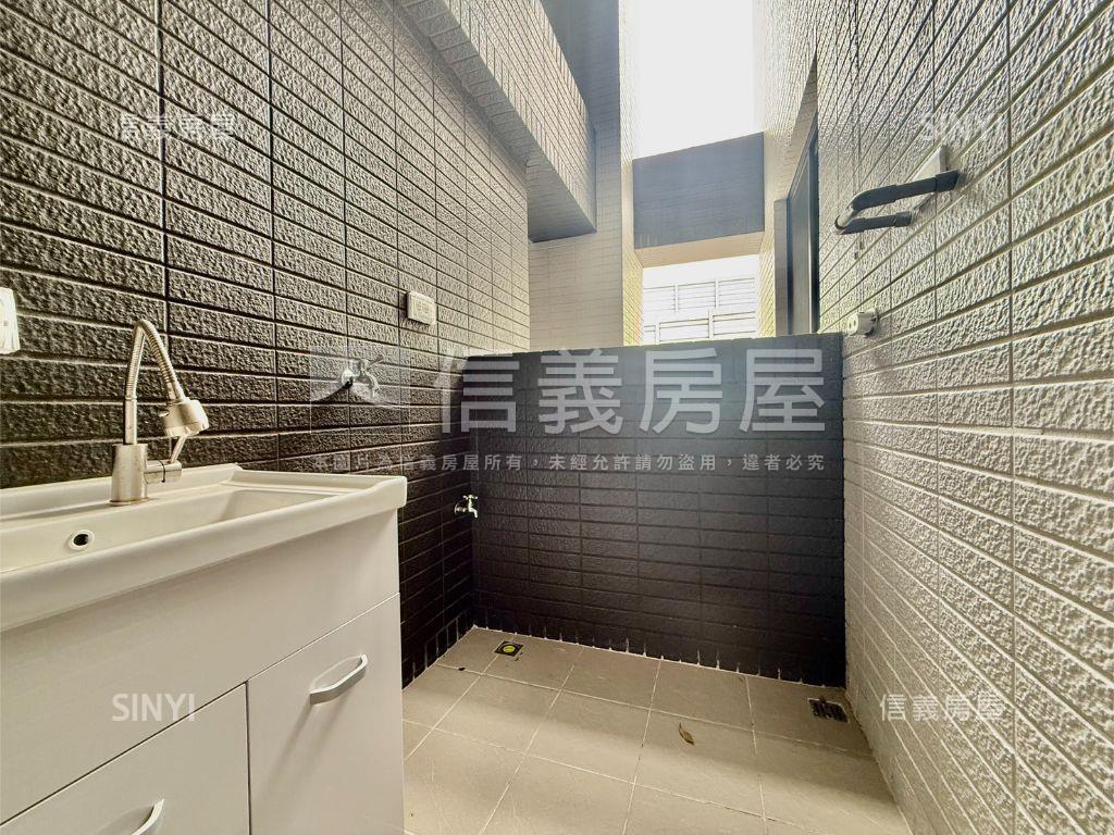 全新三房平車質感讚房屋室內格局與周邊環境