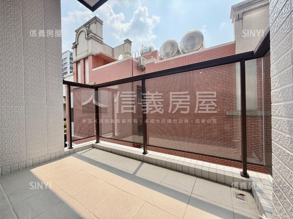 全新三房平車質感讚房屋室內格局與周邊環境