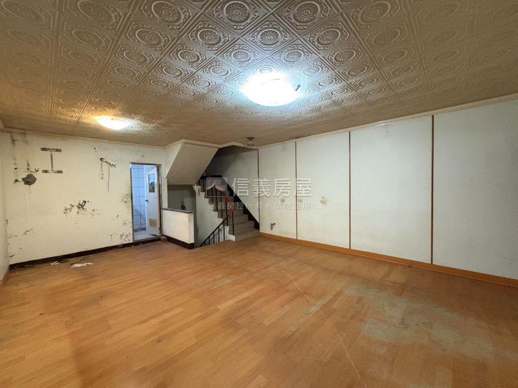 萬大路黃金地段透天店面房屋室內格局與周邊環境