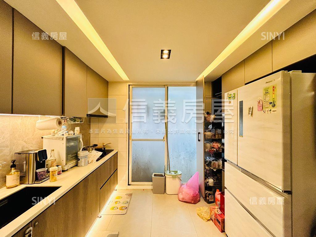 精美電梯四房近Ｙ２０站房屋室內格局與周邊環境