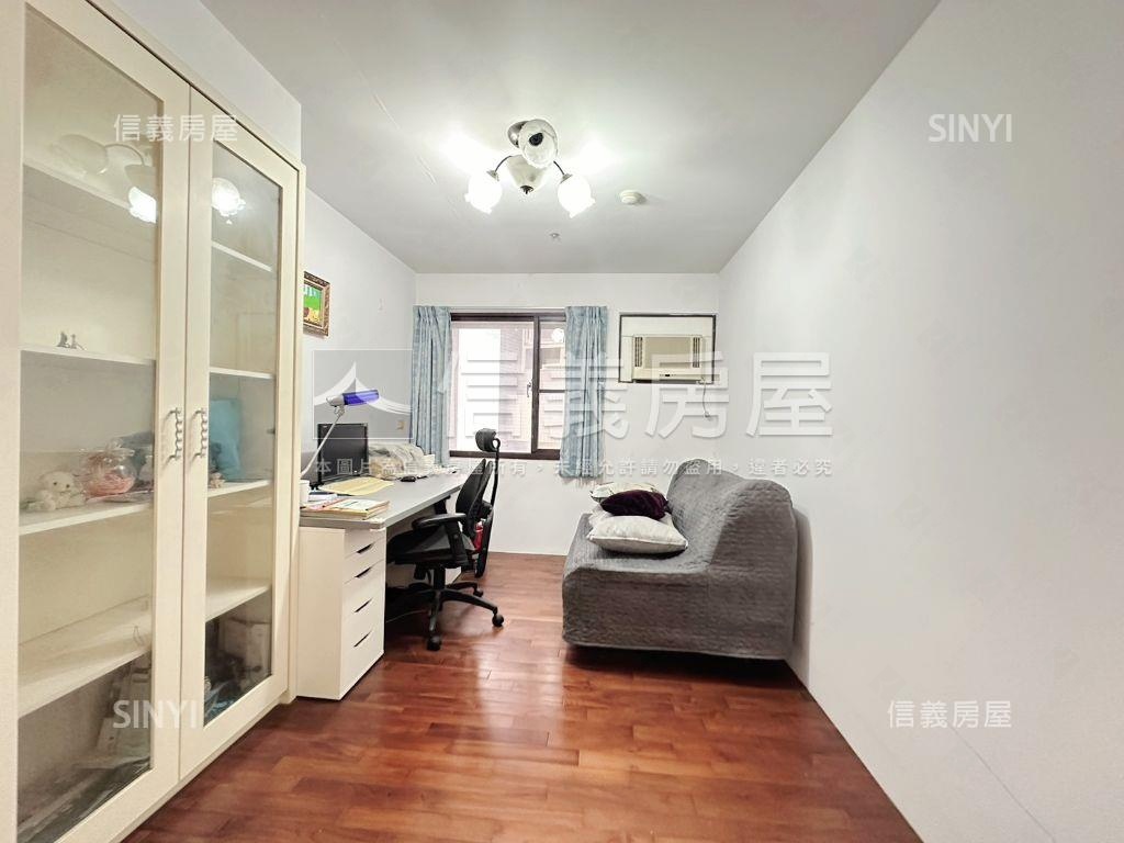 人本至善精裝潢三房車位房屋室內格局與周邊環境