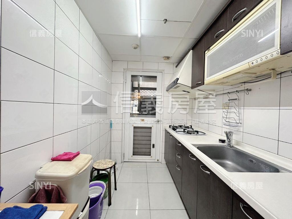 人本至善精裝潢三房車位房屋室內格局與周邊環境