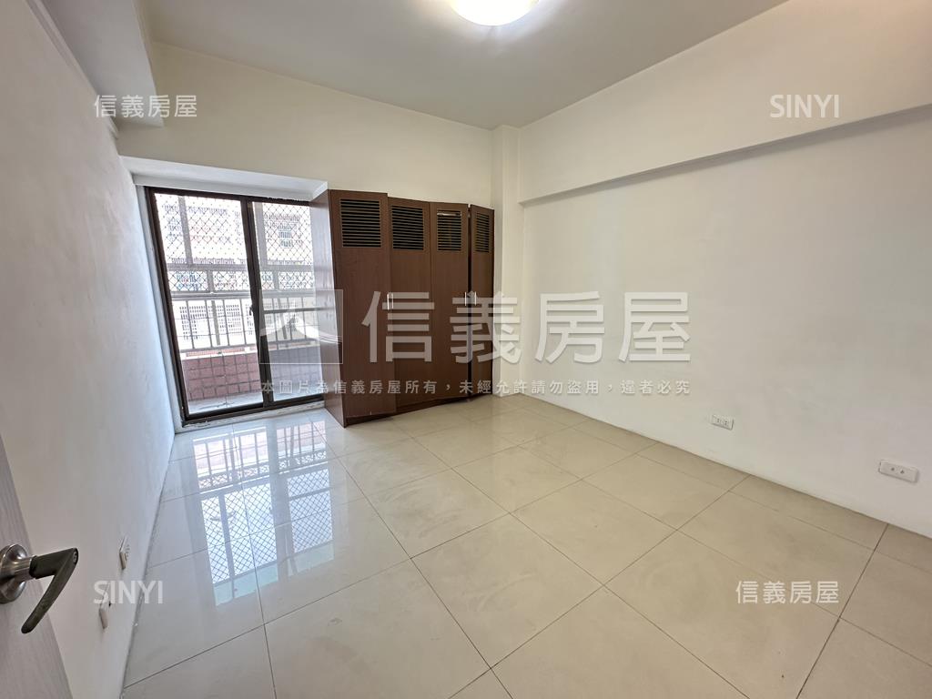 棒棒領帶城三房附平面車位房屋室內格局與周邊環境