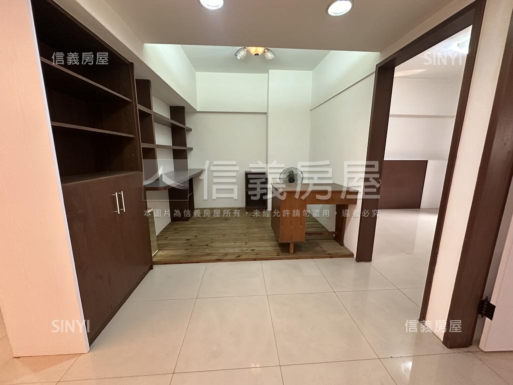 棒棒領帶城三房附平面車位房屋室內格局與周邊環境