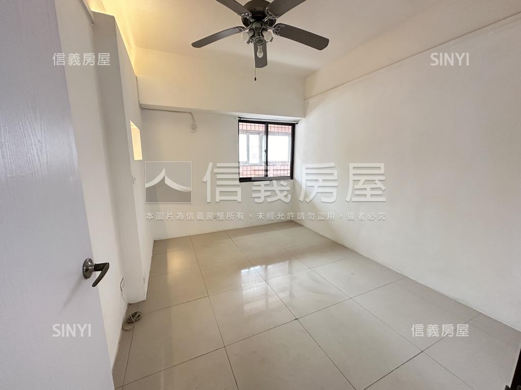 棒棒領帶城三房附平面車位房屋室內格局與周邊環境