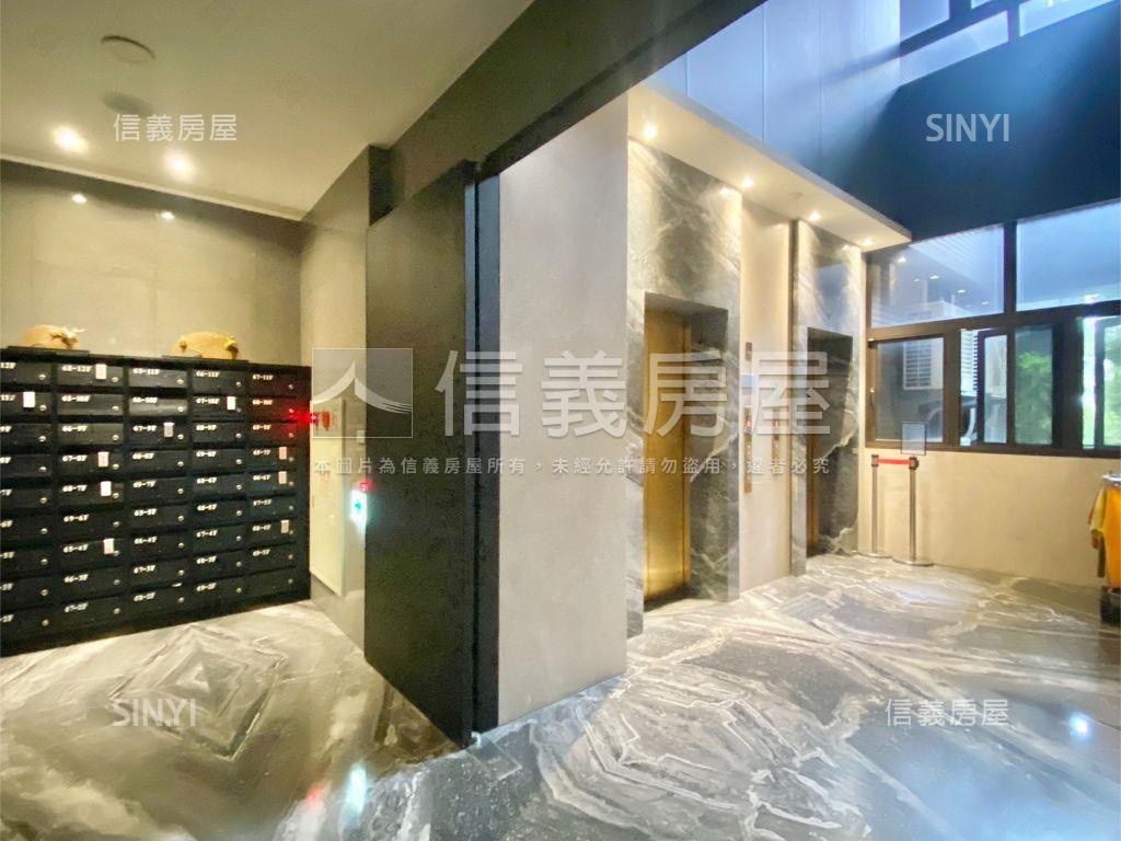近中山醫約８年屋二房平車房屋室內格局與周邊環境