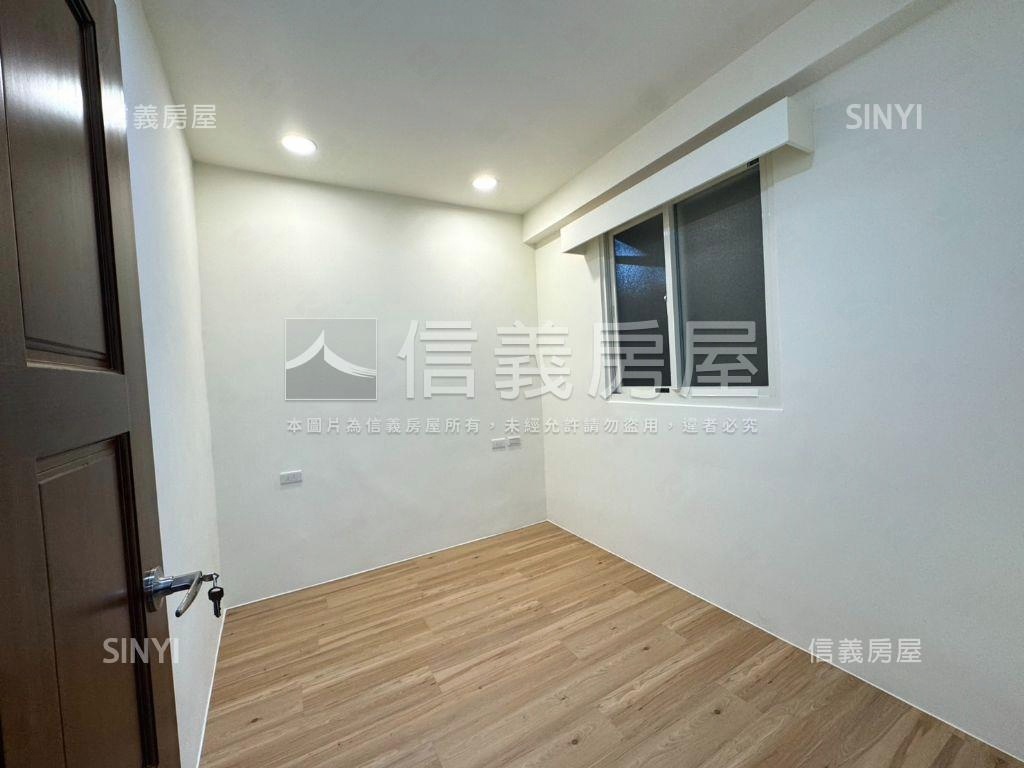 屋主誠意出售公寓二樓房屋室內格局與周邊環境