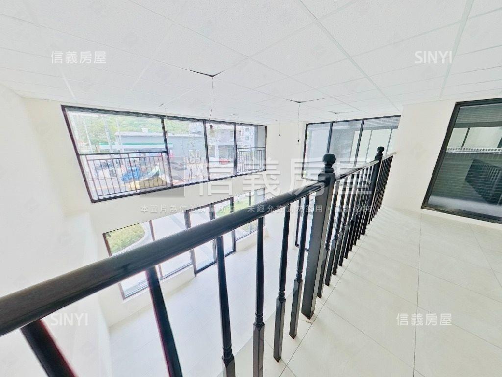 大面寬挑高店面附雙平車房屋室內格局與周邊環境