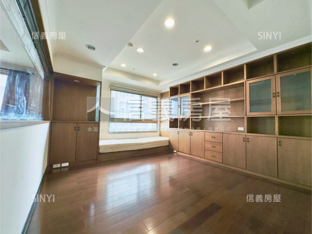 近美術館三面採光震後高樓房屋室內格局與周邊環境