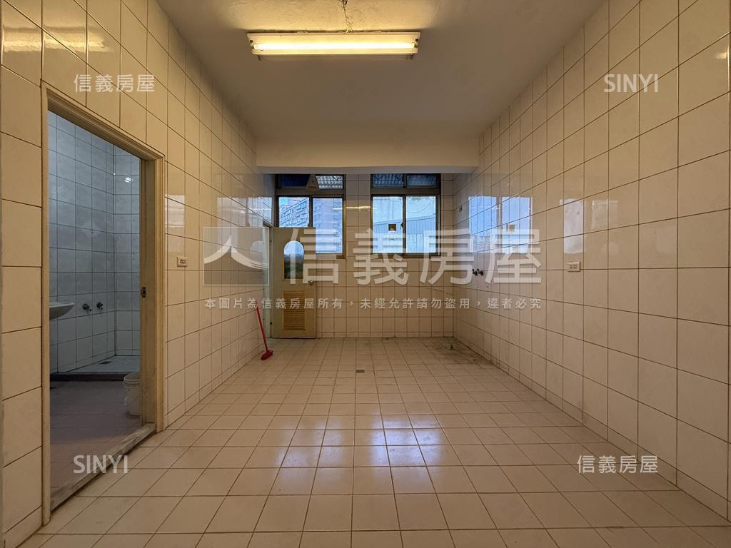 稀有邊間採光低總價３房房屋室內格局與周邊環境
