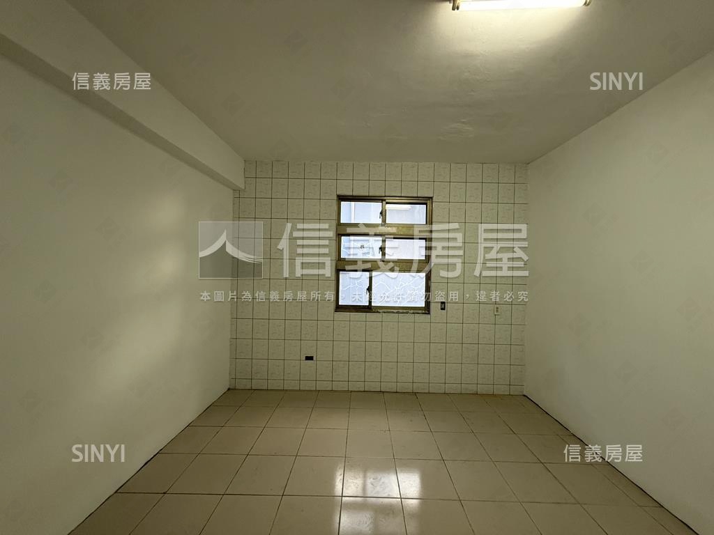 稀有邊間採光低總價３房房屋室內格局與周邊環境