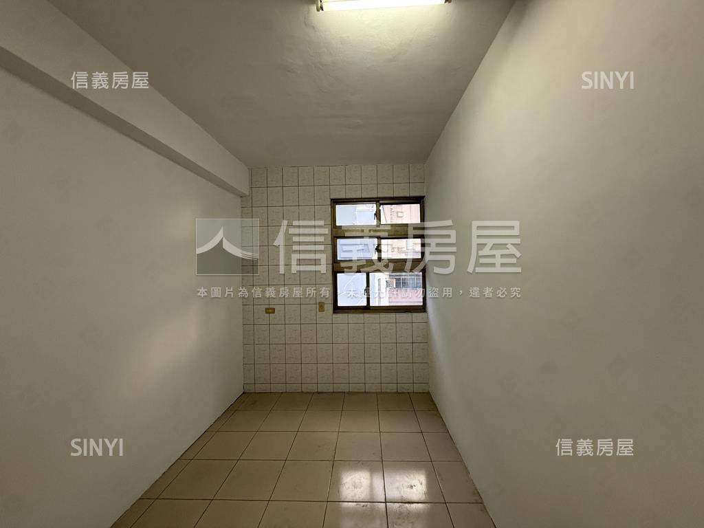 稀有邊間採光低總價３房房屋室內格局與周邊環境