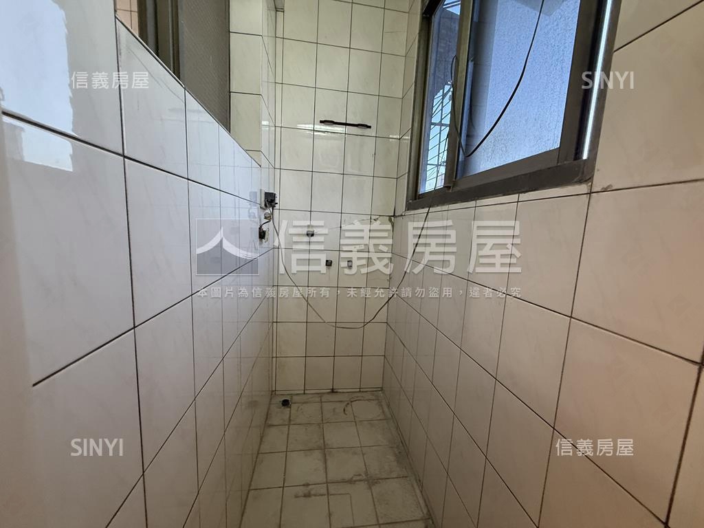 稀有邊間採光低總價３房房屋室內格局與周邊環境