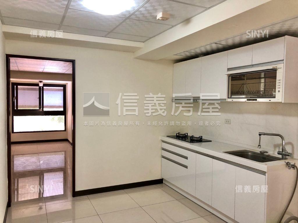 臻研臻美收租自用優質店面房屋室內格局與周邊環境