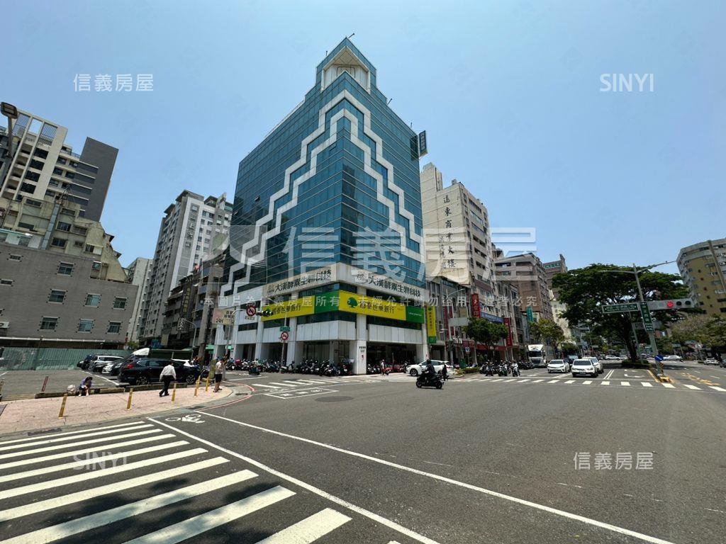 高雄中正整層黃金百坪商辦房屋室內格局與周邊環境