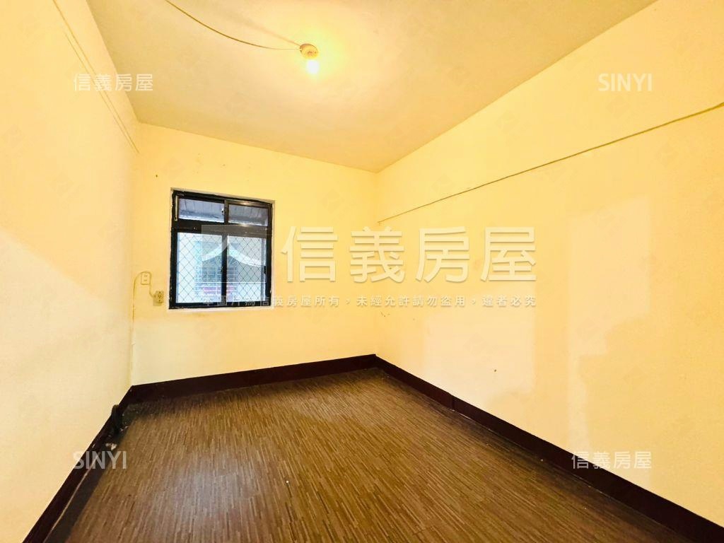 新埔捷運邊間２樓公寓房屋室內格局與周邊環境