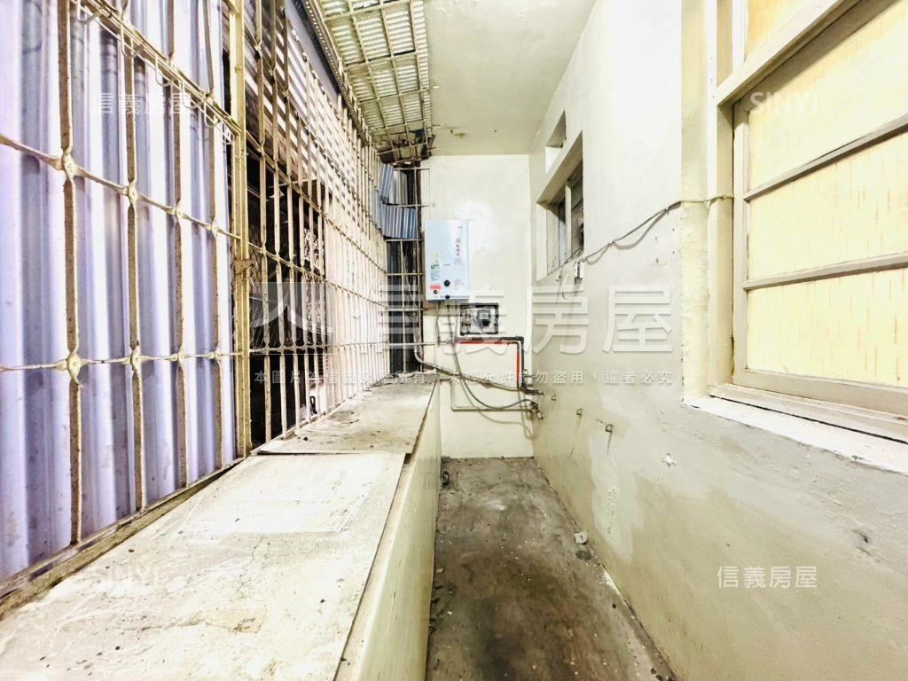 新埔捷運邊間２樓公寓房屋室內格局與周邊環境