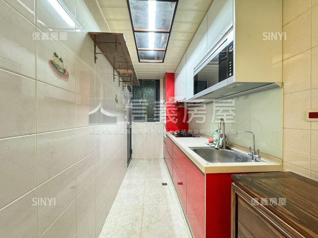 遠百生活圈稀有美三房房屋室內格局與周邊環境