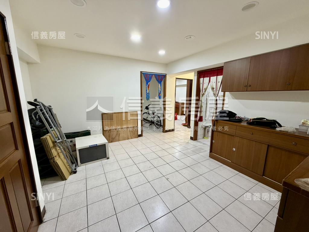 青潭邊間電梯三房房屋室內格局與周邊環境