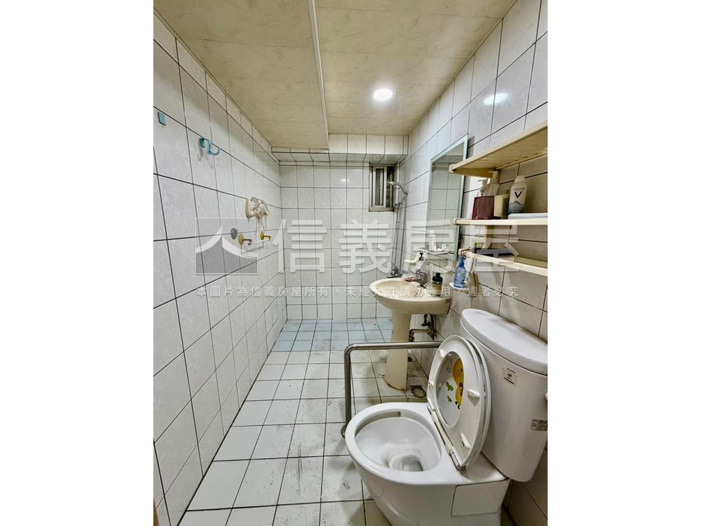 青潭邊間電梯三房房屋室內格局與周邊環境