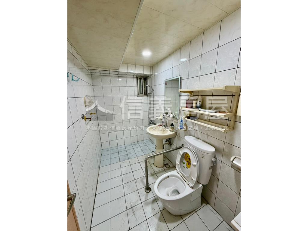 青潭邊間電梯三房房屋室內格局與周邊環境