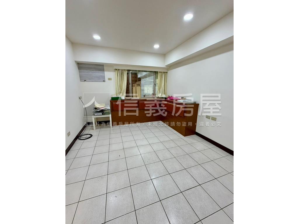 青潭邊間電梯三房房屋室內格局與周邊環境