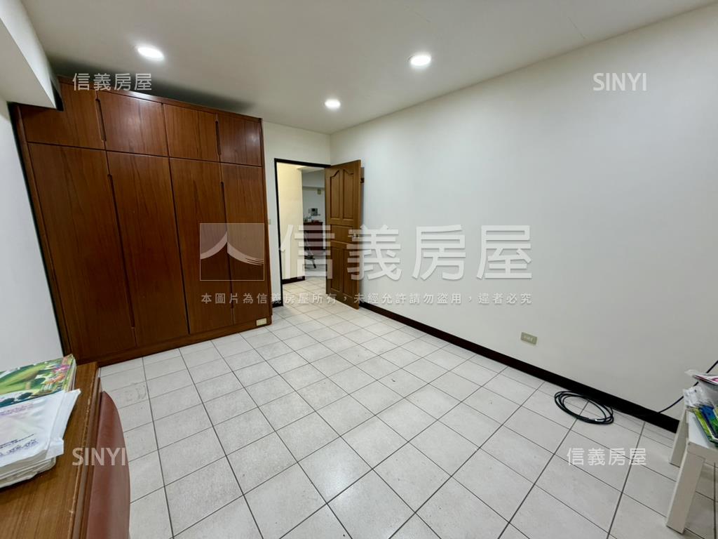 青潭邊間電梯三房房屋室內格局與周邊環境