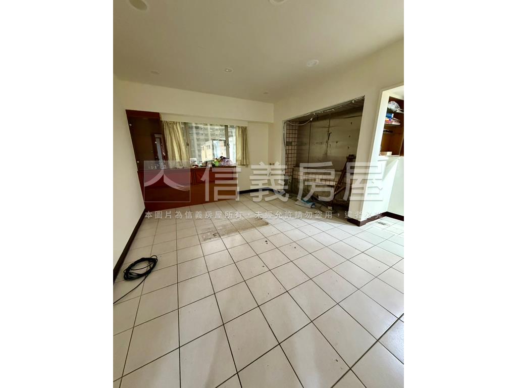 青潭邊間電梯三房房屋室內格局與周邊環境