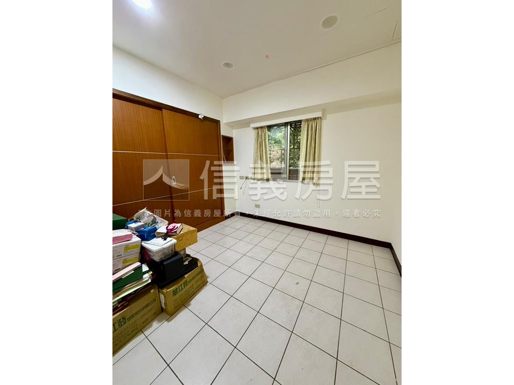 青潭邊間電梯三房房屋室內格局與周邊環境