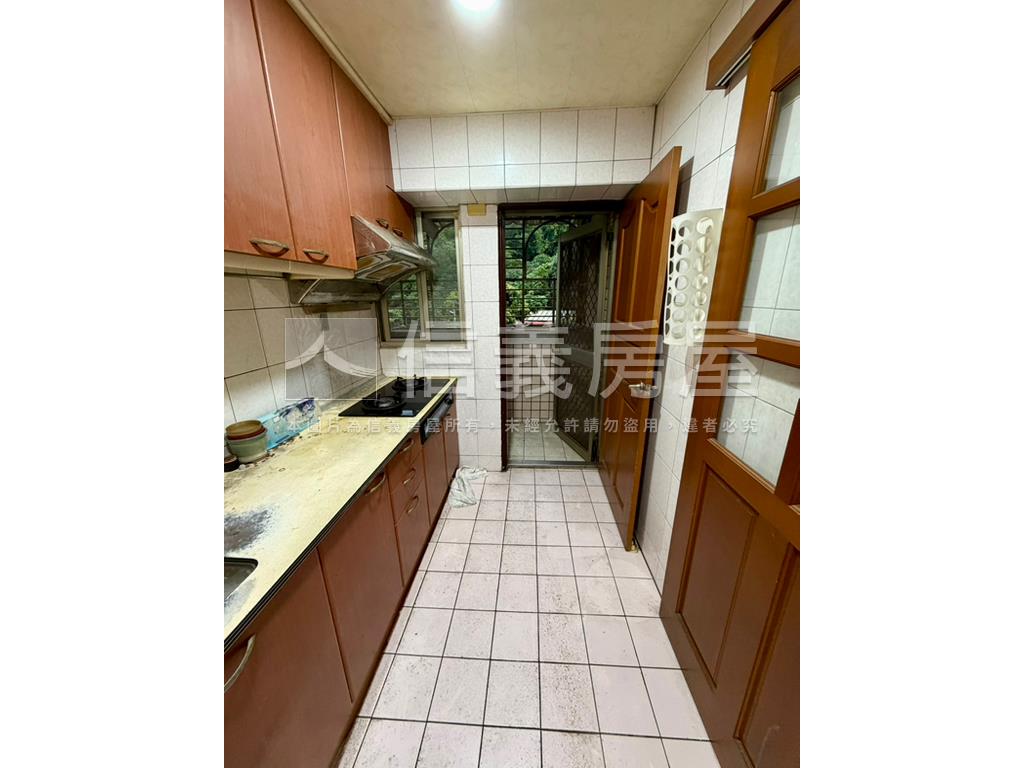 青潭邊間電梯三房房屋室內格局與周邊環境