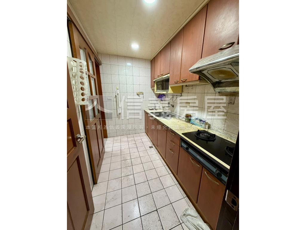 青潭邊間電梯三房房屋室內格局與周邊環境