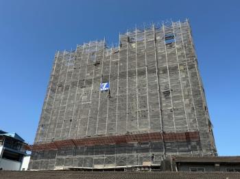 學校對面免接送兩房附車位