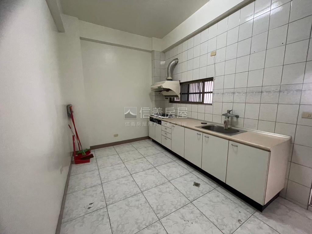 稀！文賢路透天金店面房屋室內格局與周邊環境