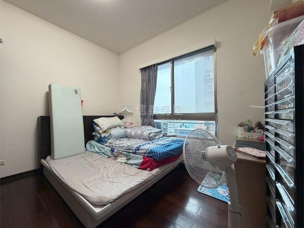 楓江春曉邊間三房車位房屋室內格局與周邊環境