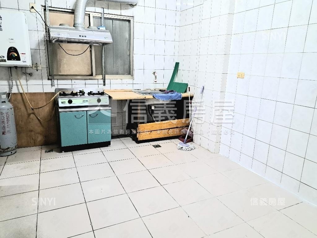 潭子角間大砌磅礴透天讚房屋室內格局與周邊環境