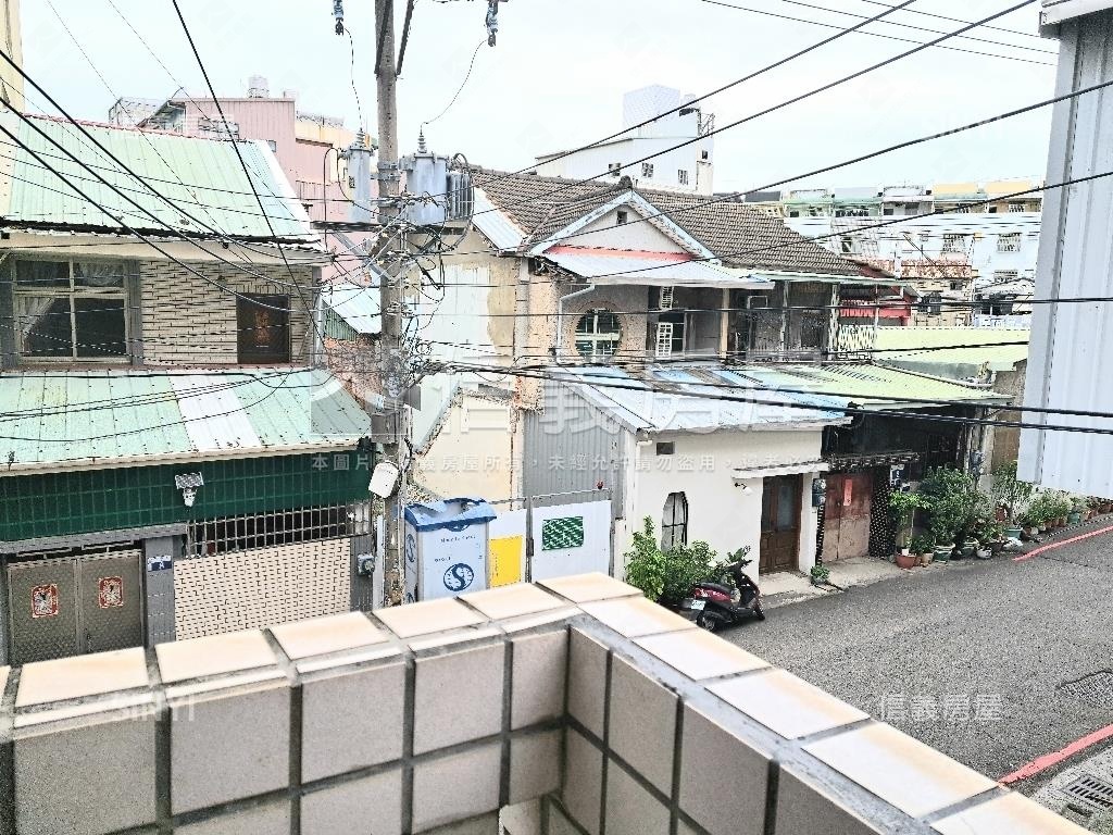 潭子角間大砌磅礴透天讚房屋室內格局與周邊環境