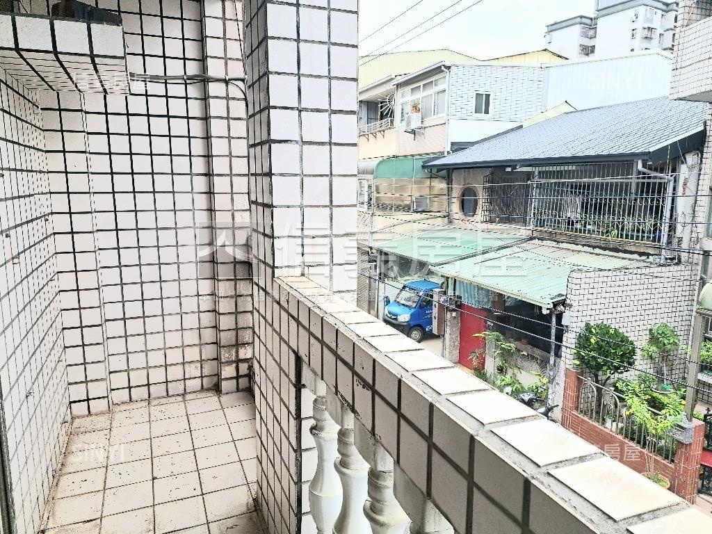 潭子角間大砌磅礴透天讚房屋室內格局與周邊環境