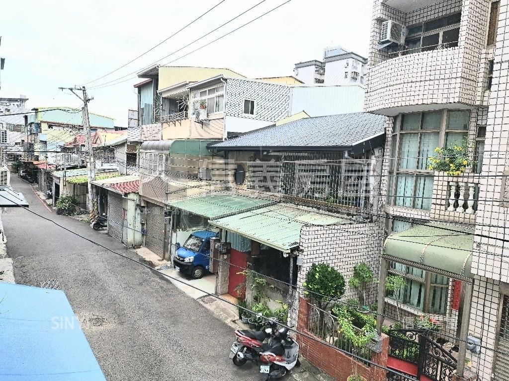 潭子角間大砌磅礴透天讚房屋室內格局與周邊環境