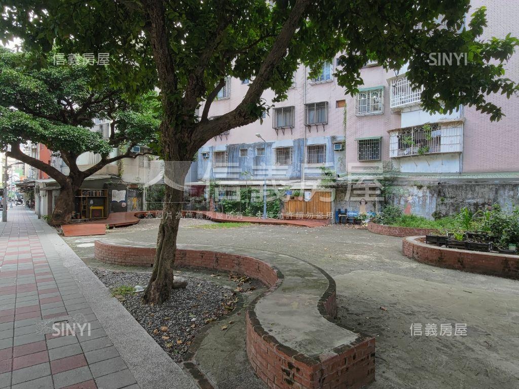 正師大路雙層黃金面寬店面房屋室內格局與周邊環境